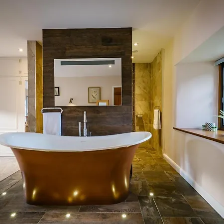 Beautiful Grade 2 Listed Building - West Wing Bowness-on-Windermere