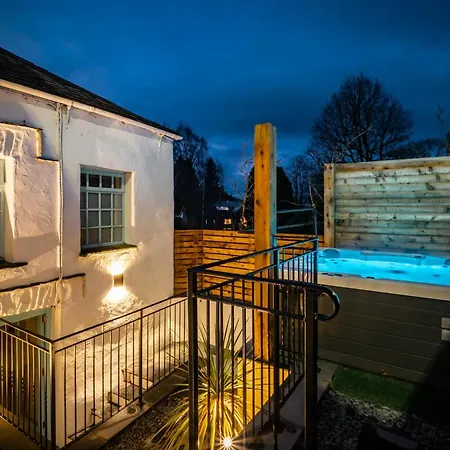 Beautiful Grade 2 Listed Building - West Wing Bowness-on-Windermere