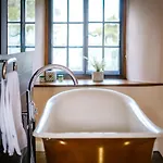 Beautiful Grade 2 Listed Building - West Wing * Bowness-on-Windermere