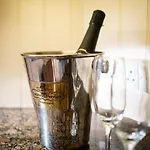 Beautiful Grade 2 Listed Building - West Wing 別荘 ボウネス＝オン＝ウィンダミア