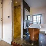 Beautiful Grade 2 Listed Building - West Wing