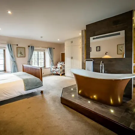 Beautiful Grade 2 Listed Building - West Wing *
