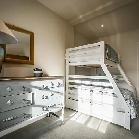 Dom wakacyjny Beautiful Grade 2 Listed Building - West Wing Bowness-on-Windermere