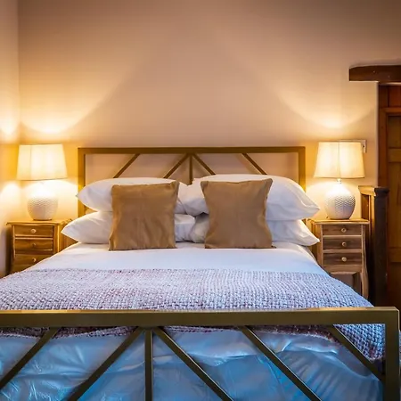 Beautiful Grade 2 Listed Building - West Wing Bowness-on-Windermere