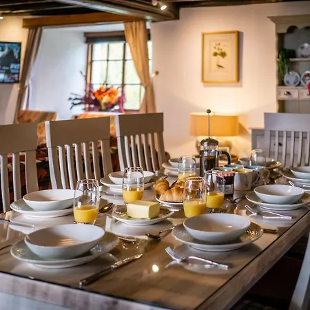 Beautiful Grade 2 Listed Building - West Wing *