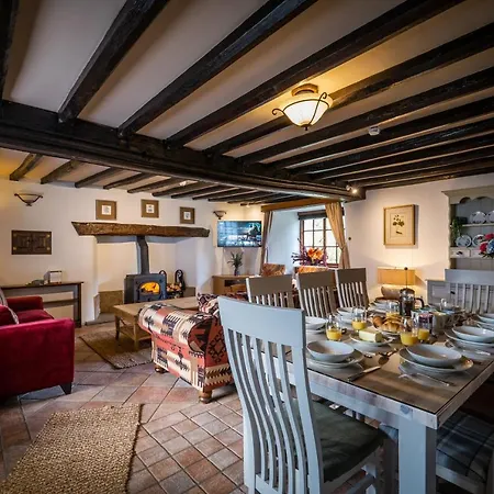 Beautiful Grade 2 Listed Building - West Wing Holiday home *