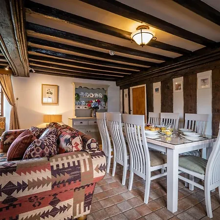 Beautiful Grade 2 Listed Building - West Wing *