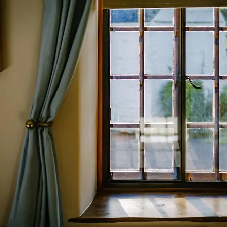 Beautiful Grade 2 Listed Building - West Wing 보우네스온윈더미어