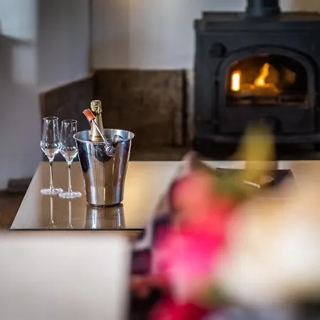 Beautiful Grade 2 Listed Building - West Wing
