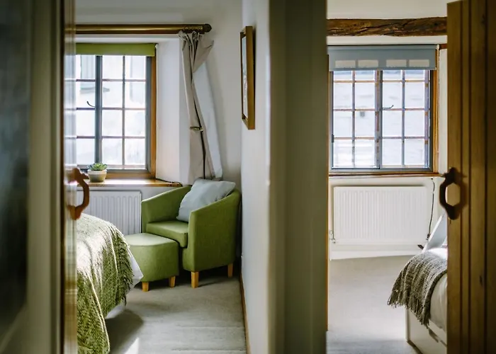 Vakantiehuis Beautiful Grade 2 Listed Building - West Wing Bowness-on-Windermere