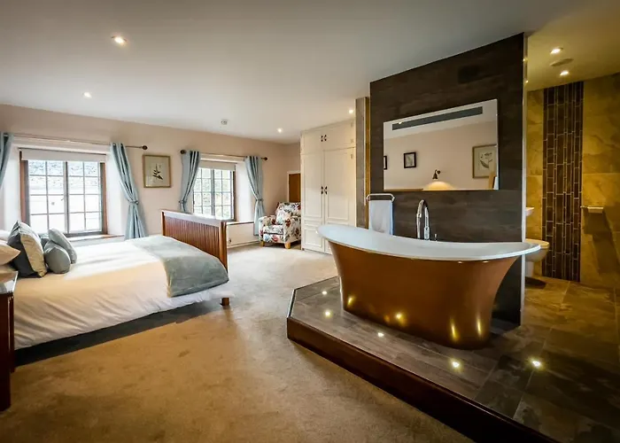 Beautiful Grade 2 Listed Building - West Wing *