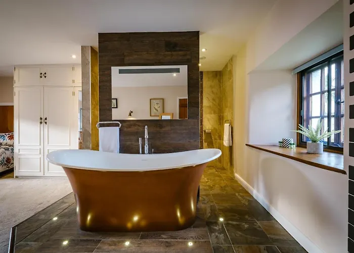 Beautiful Grade 2 Listed Building - West Wing Bowness-on-Windermere