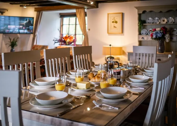 Beautiful Grade 2 Listed Building - West Wing *