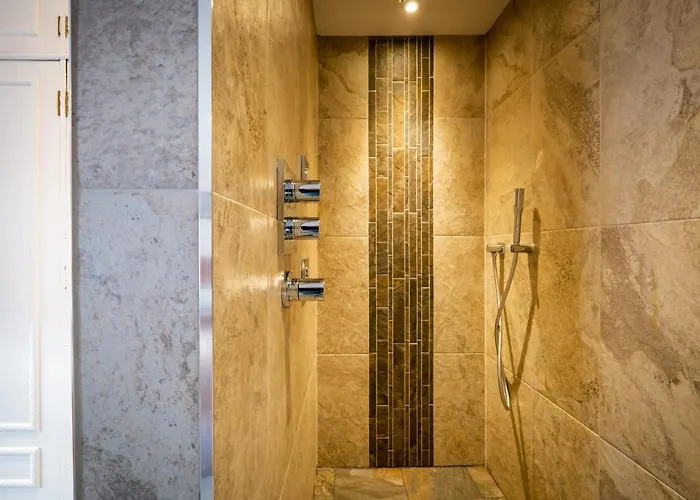 Vakantiehuis Beautiful Grade 2 Listed Building - West Wing