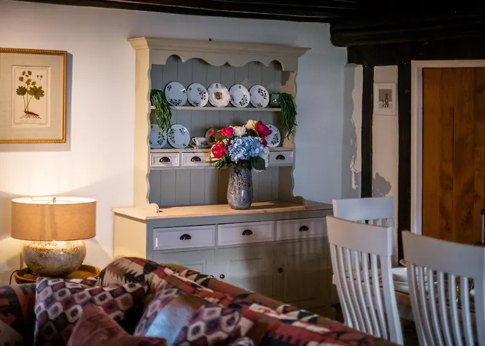 Beautiful Grade 2 Listed Building - West Wing *