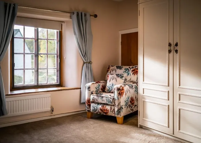 Beautiful Grade 2 Listed Building - West Wing