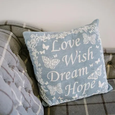 Beautiful Grade 2 Listed Building - West Wing *