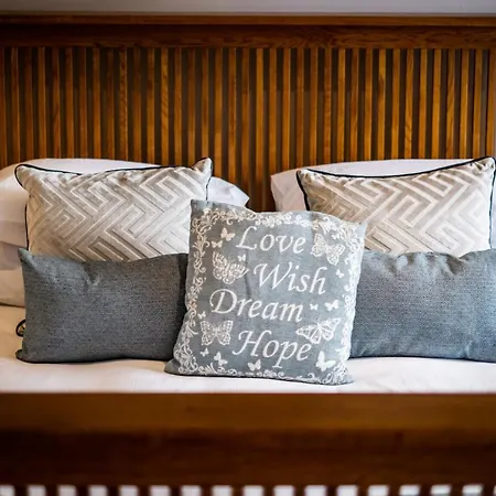 Beautiful Grade 2 Listed Building - West Wing * Bowness-on-Windermere