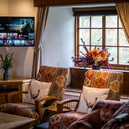 Beautiful Grade 2 Listed Building - West Wing *