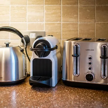 Beautiful Grade 2 Listed Building - West Wing *