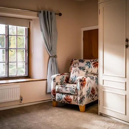 Beautiful Grade 2 Listed Building - West Wing