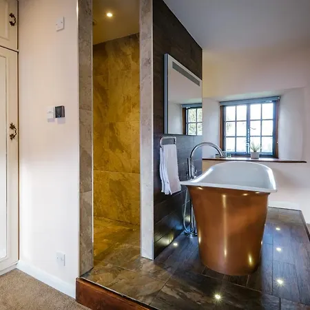 Beautiful Grade 2 Listed Building - West Wing