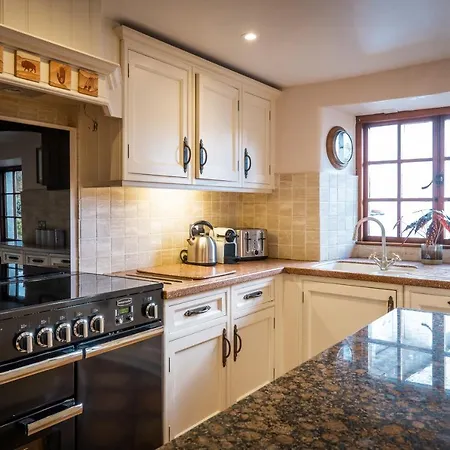 Beautiful Grade 2 Listed Building - West Wing Feriehus Bowness-on-Windermere